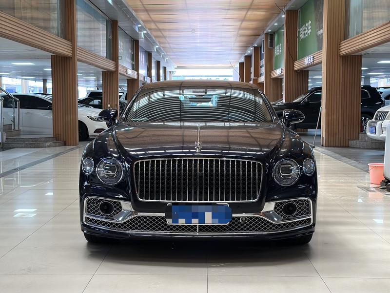 Bentley Flying Spur, 2023 — фото 2 из 9