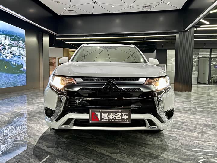 Mitsubishi Outlander, 2022 — фото 2 из 9