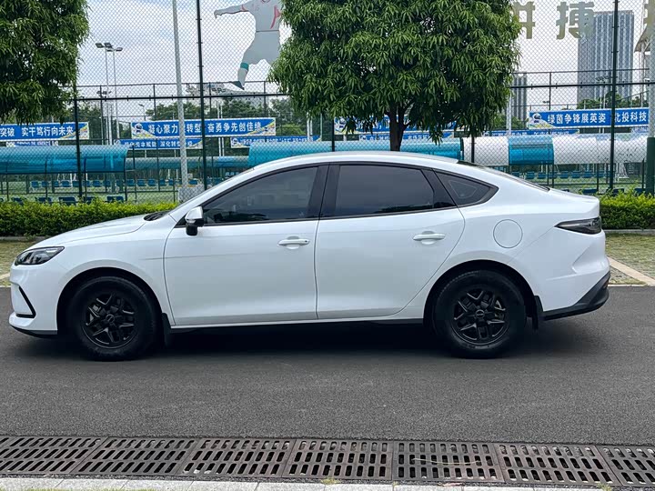 BYD Seal 05 DM-i Hybrid, 2025 — фото 4 из 9