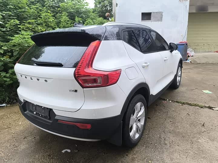 Volvo XC40, 2022 — фото 7 из 9