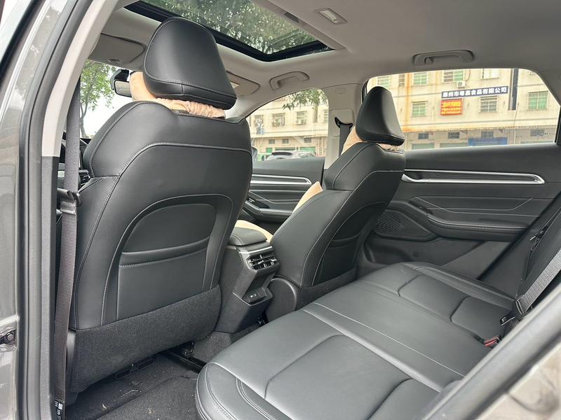 Geely Emgrand, 2025 — фото 9 из 10