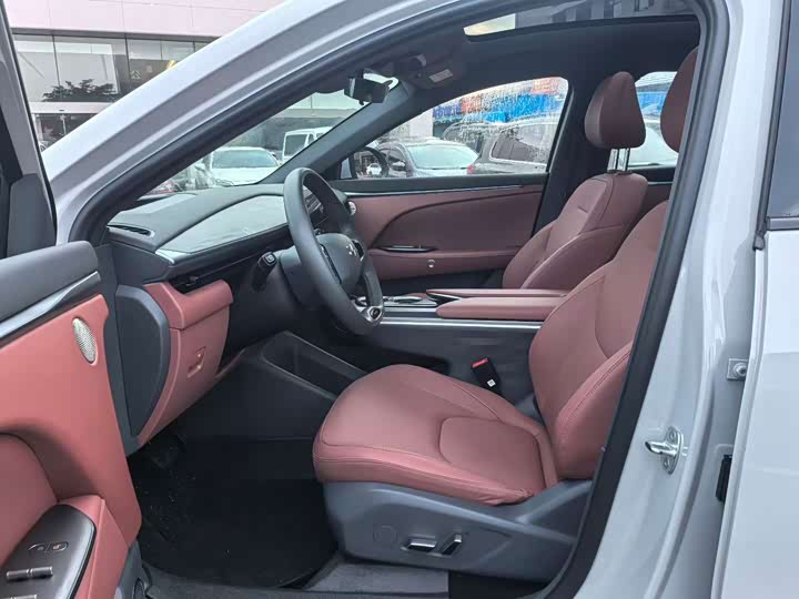 BAIC Arcfox Alpha T5, 2025 — фото 4 из 9
