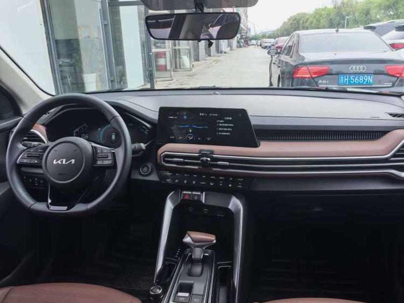 Kia Sportage GT-line, 2023 — фото 7 из 9