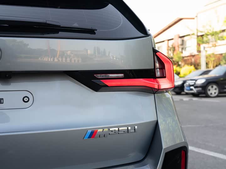 BMW X1 M35Li, 2025 — фото 8 из 9