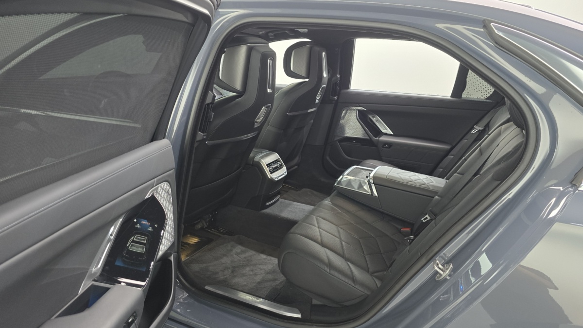 BMW i7, 2023 — фото 11 из 12