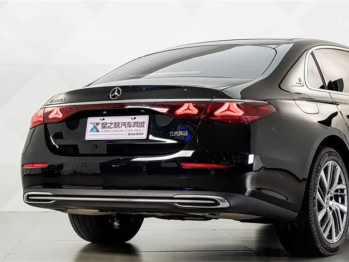 Mercedes-Benz E-Class, 2025 — фото 7 из 9