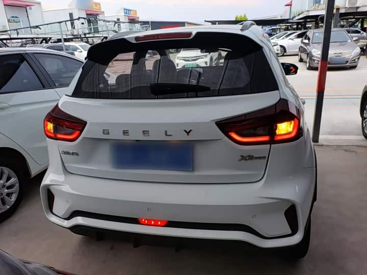 Geely Vision X3, 2021 — фото 6 из 9