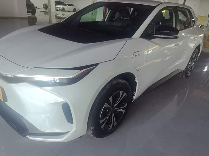 Toyota bZ4X Platinum, 2026 — фото 2 из 9