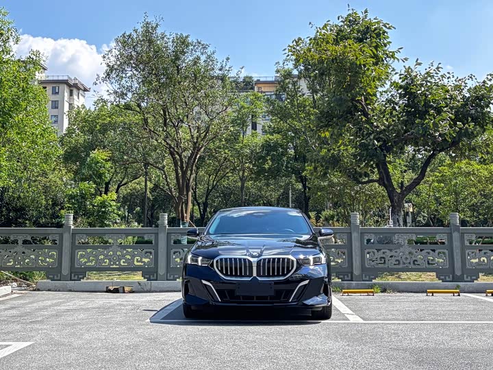BMW 5 Series, 2024 — фото 2 из 9