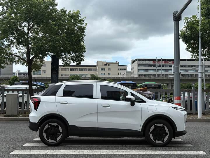 Geely Geometry E Firefly, 2024 — фото 4 из 9