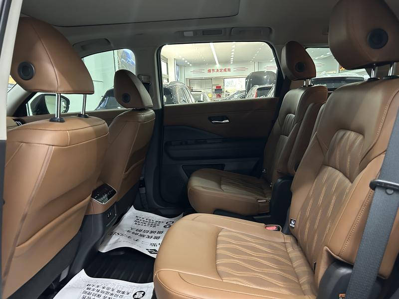 Nissan Pathfinder, 2023 — фото 10 из 11