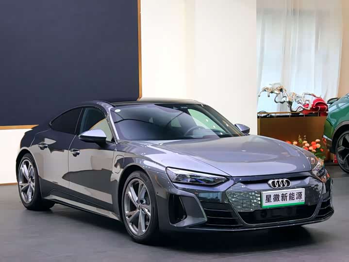 Audi e-tron GT, 2024 — фото 3 из 9