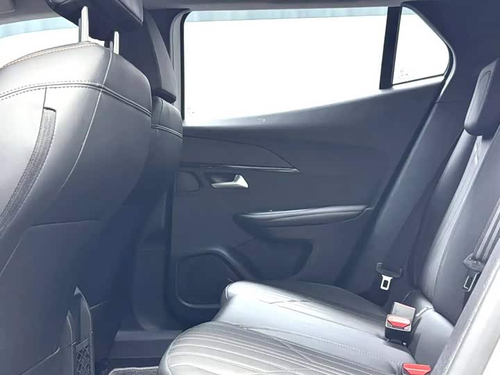 Peugeot 2008, 2023 — фото 8 из 9