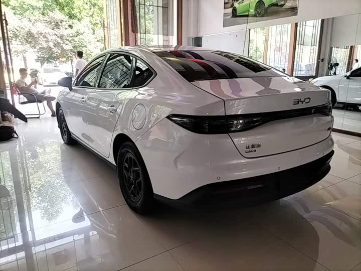 BYD Seal 05 DM-i Hybrid, 2025 — фото 5 из 9