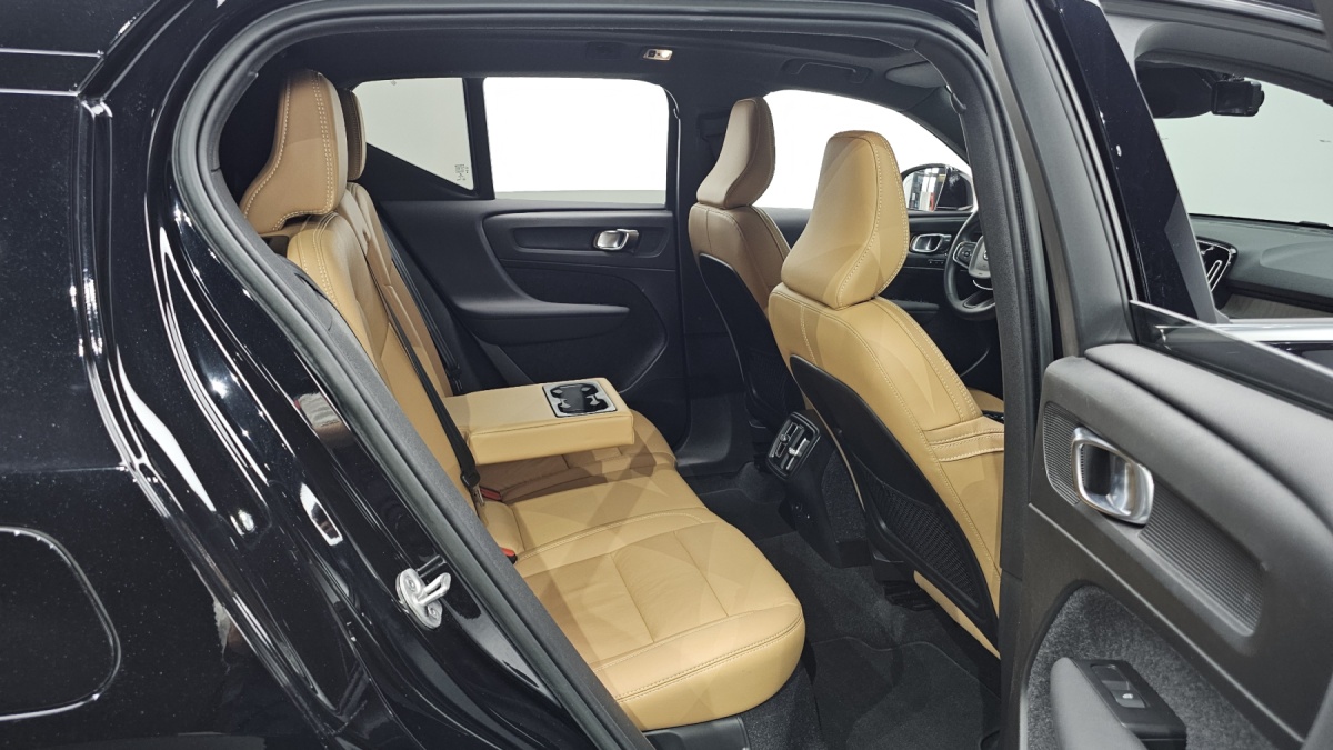 Volvo XC40, 2022 — фото 12 из 12
