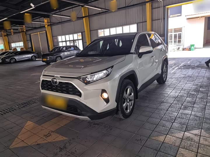 Toyota RAV4, 2022 — купить в Москве под ключ