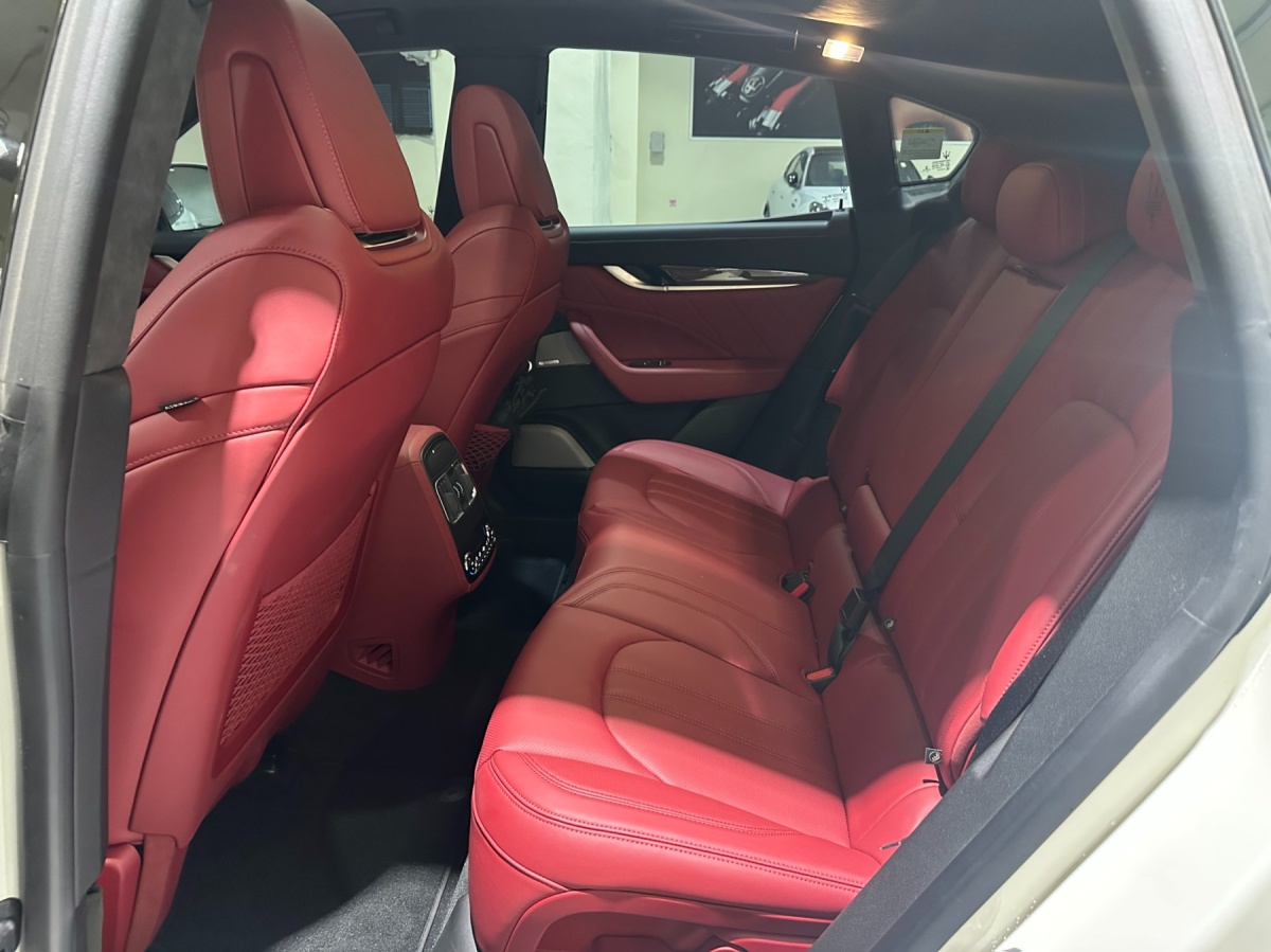 Maserati Levante, 2023 — фото 11 из 12