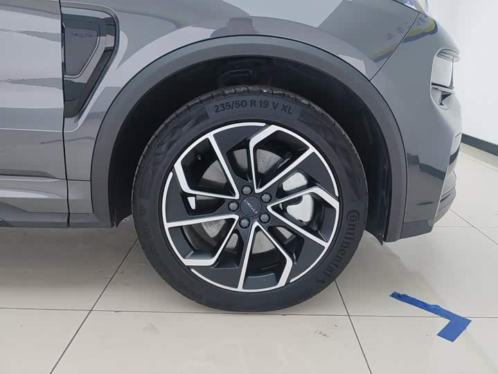 Lynk & Co 01 EM-P Hybrid, 2023 — фото 6 из 9