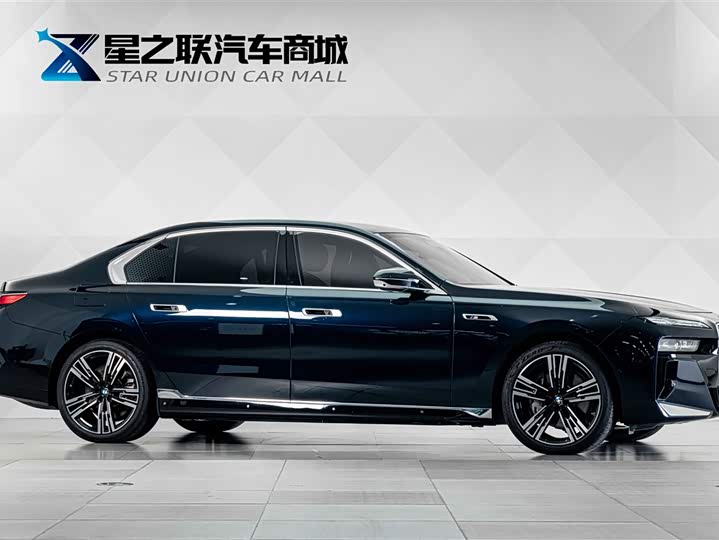 BMW i7, 2024 — фото 5 из 9