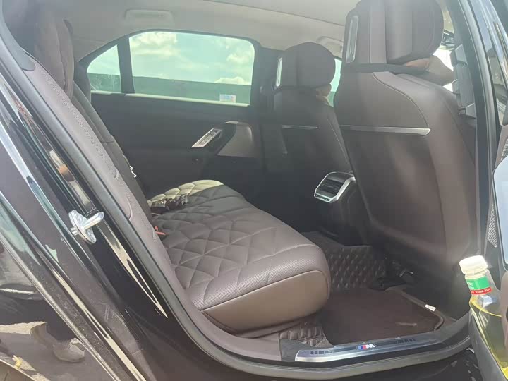 BMW 7 Series, 2025 — фото 2 из 3