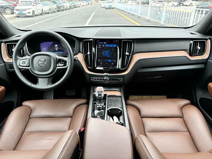 Volvo XC60 Hybrid, 2022 — фото 9 из 9