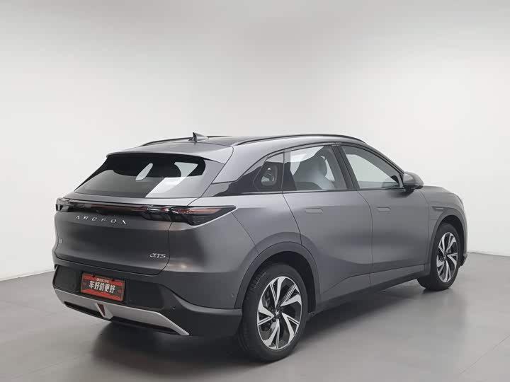 BAIC Arcfox Alpha T5, 2024 — фото 2 из 9