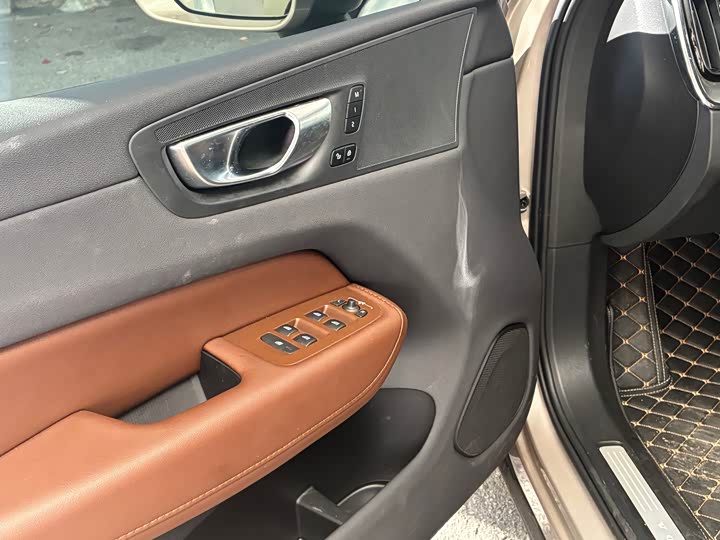 Volvo XC60, 2023 — фото 4 из 9