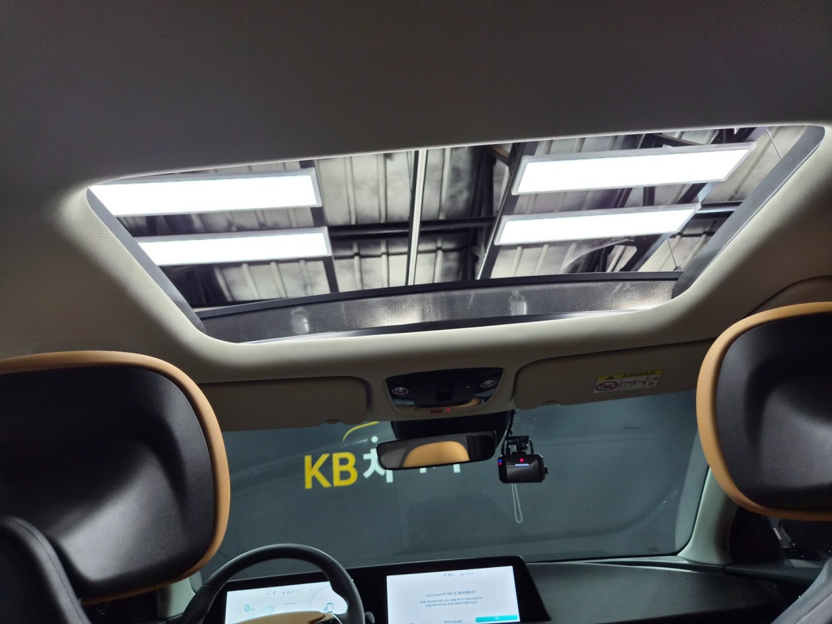 Kia EV6, 2023 — фото 7 из 12