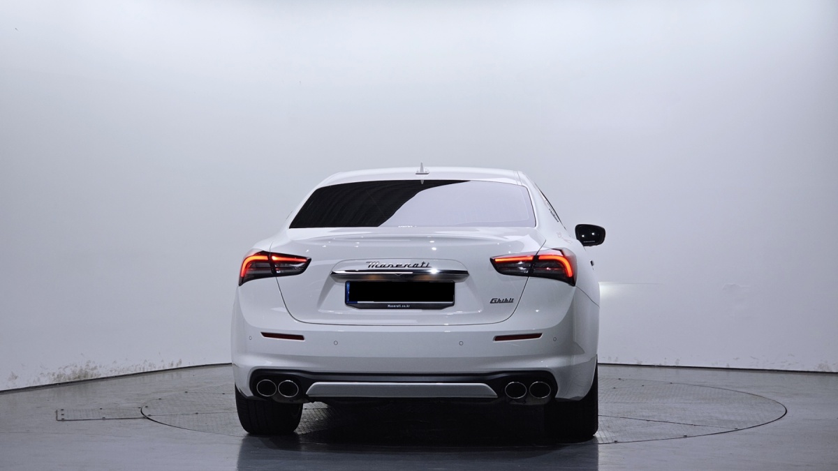 Maserati Ghibli, 2022 — фото 4 из 12