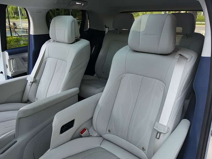 Buick GL8 Hybrid, 2025 — фото 7 из 9