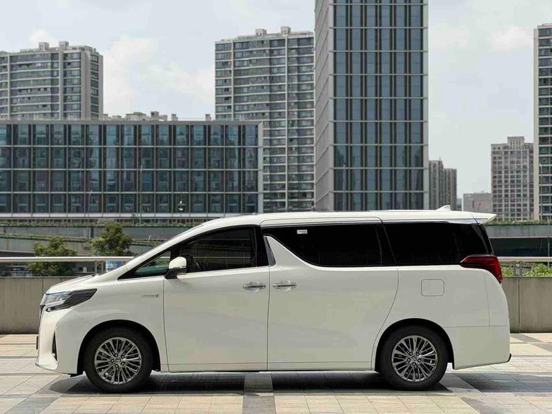 Toyota Alphard, 2022 — фото 4 из 12