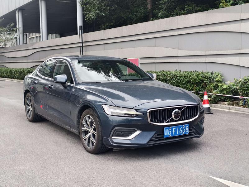 Volvo S60, 2024 — фото 3 из 11