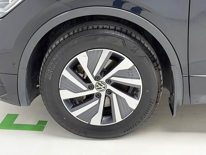 Volkswagen Tiguan L Hybrid, 2022 — фото 8 из 9