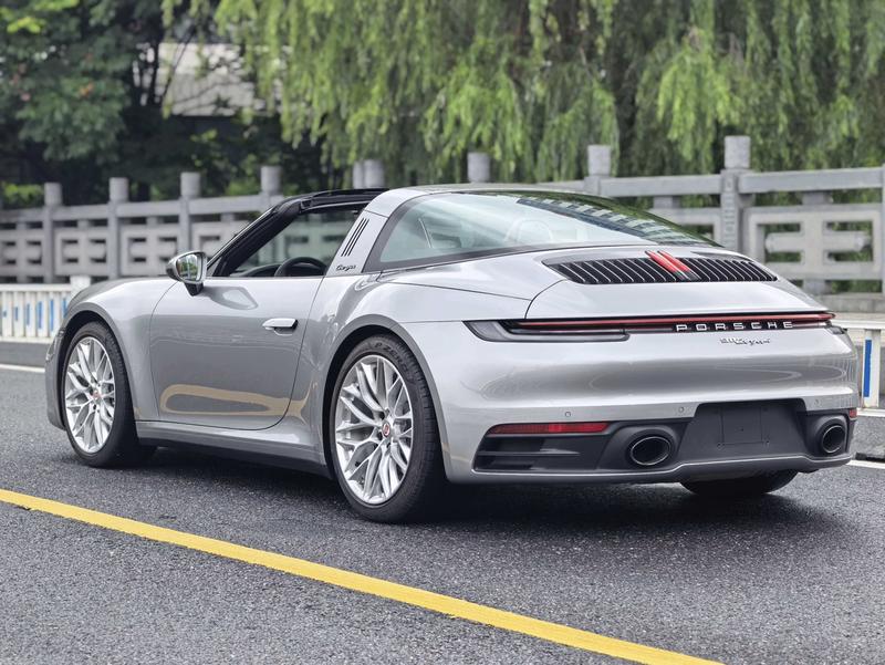 Porsche 911, 2022 — фото 4 из 9