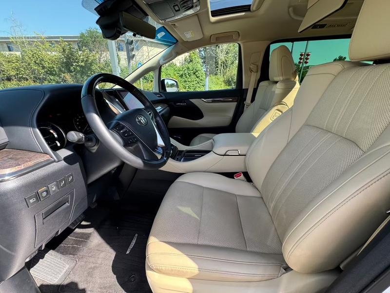 Toyota Vellfire, 2022 — фото 7 из 10
