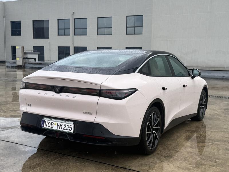 BAIC Arcfox Alpha S5, 2025 — фото 7 из 12
