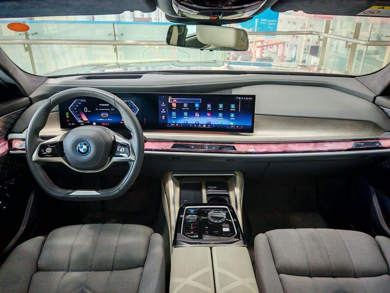 BMW i7, 2022 — фото 5 из 11