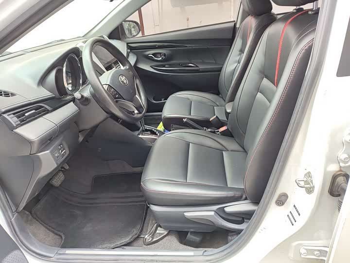Toyota Yaris L Hatchback, 2022 — фото 2 из 9