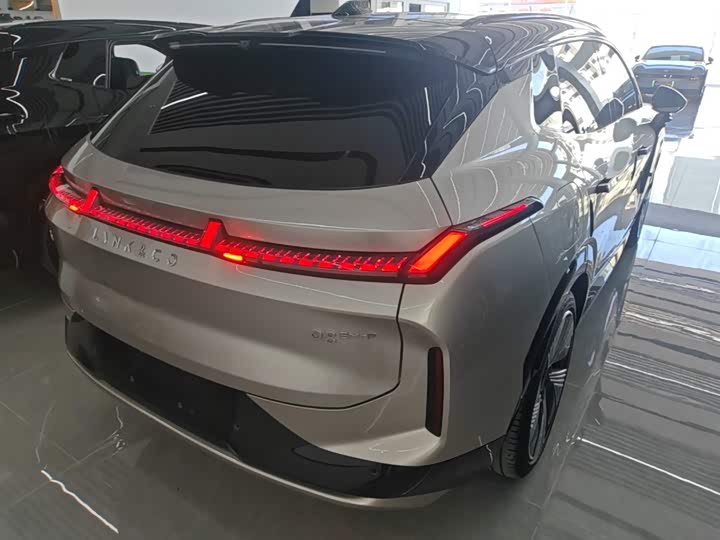 Lynk & Co 08 EM-P Hybrid, 2024 — фото 7 из 9