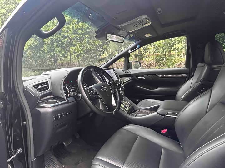 Toyota Vellfire, 2022 — фото 9 из 9