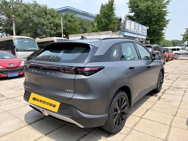 BAIC Arcfox Alpha T5, 2023 — фото 5 из 11