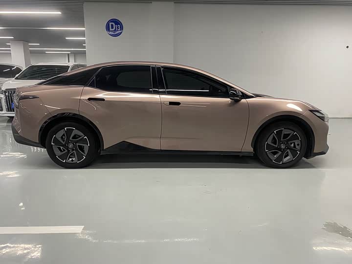 Toyota bZ3, 2023 — фото 5 из 9