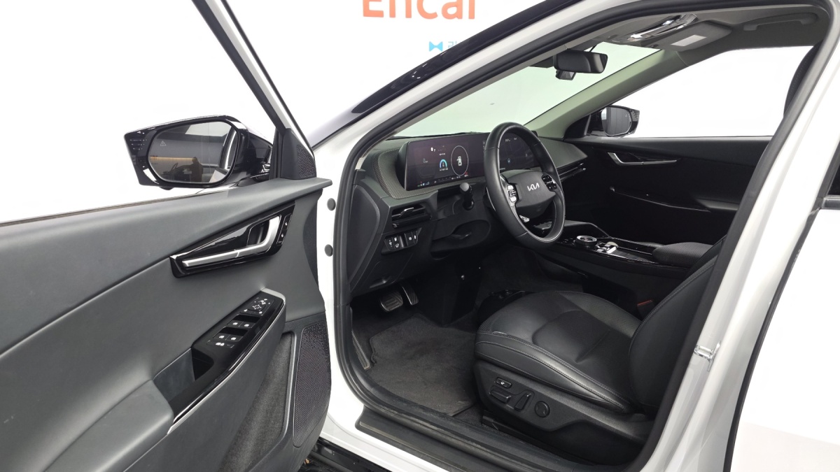 Kia EV6, 2022 — фото 10 из 12