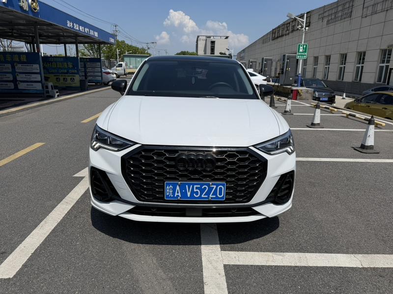 Audi Q3 Sportback, 2023 — фото 2 из 10