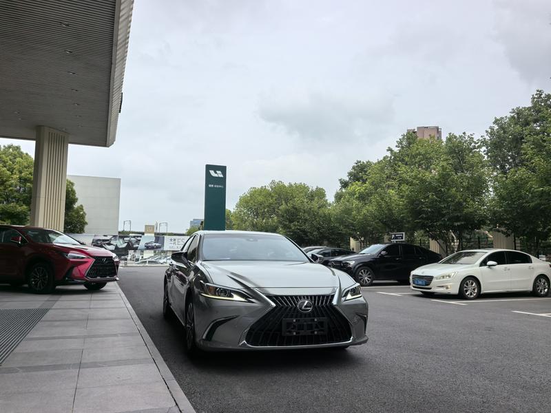 Lexus ES, 2024 — фото 2 из 12