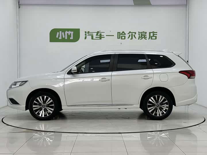 Mitsubishi Outlander, 2023 — фото 5 из 9