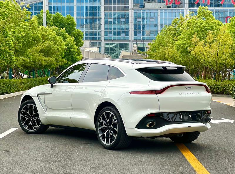 Aston Martin DBX, 2022 — фото 4 из 12