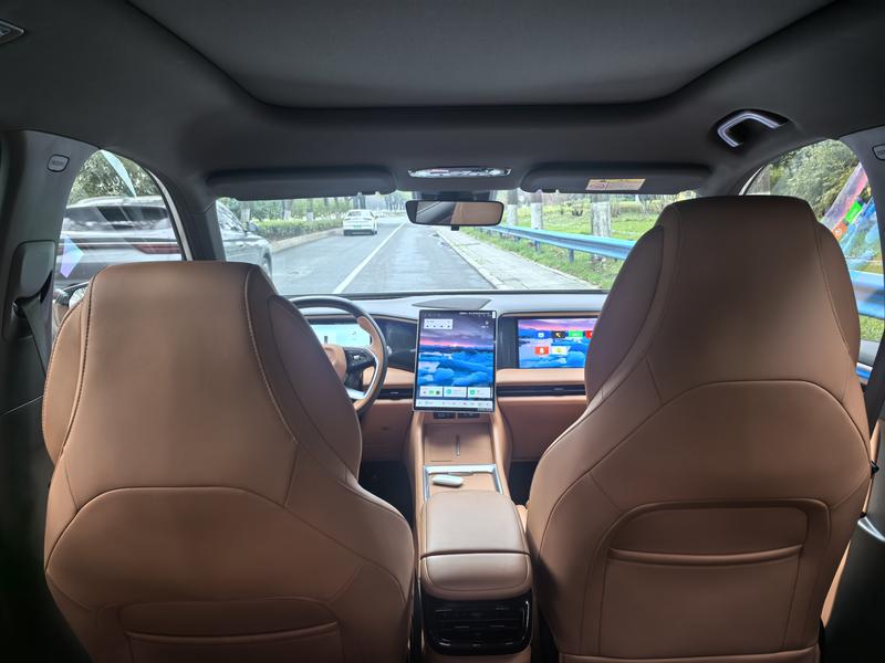 Geely Galaxy L7, 2024 — фото 7 из 9