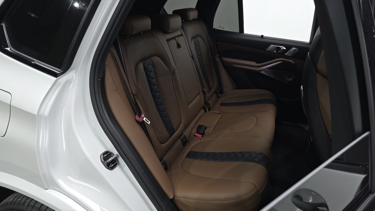 BMW X5 M, 2025 — фото 12 из 12