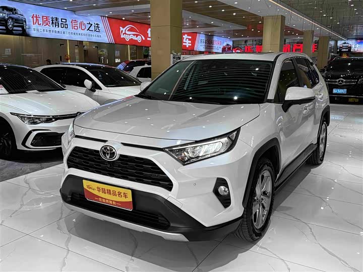 Toyota RAV4, 2023 — купить в Москве под ключ